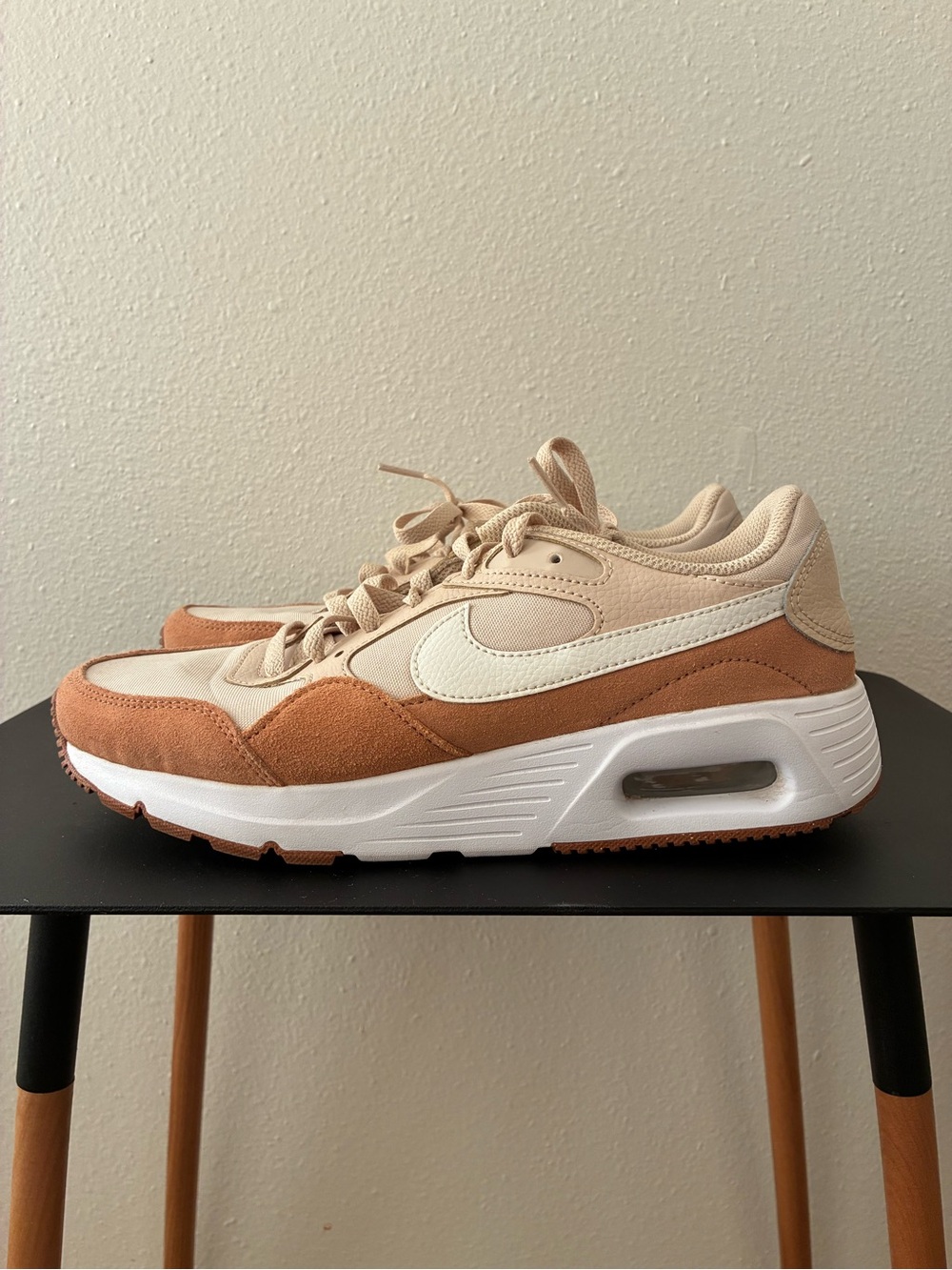 Nike Women’s Air Max SC sneakers in Sanddrift and Amber Brown